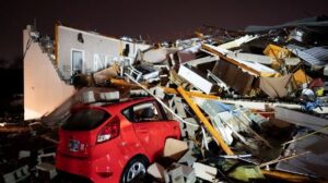 US: Following tornadoes in Tennessee, six people have died