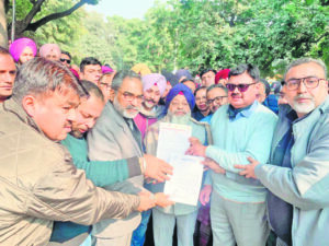 Petroleum dealers hand over Memorandum to PMO demanding increase in dealers’ margin