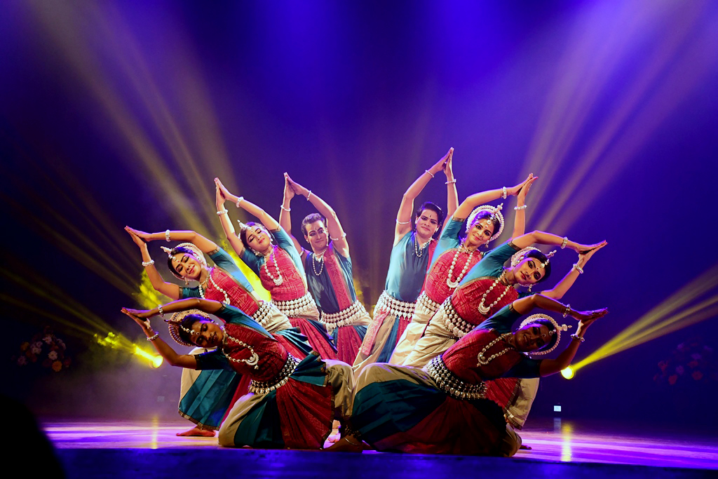 Artists perform the Odissi dance during ‘Antardrishti’ as they celebrate the 98th birth anniversary of Guru Kelucharan Mohapatra
