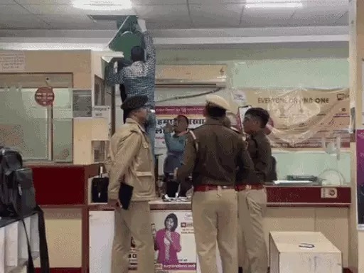 Masked robbers flee with Rs 23,000 from PNB in Bharatpur