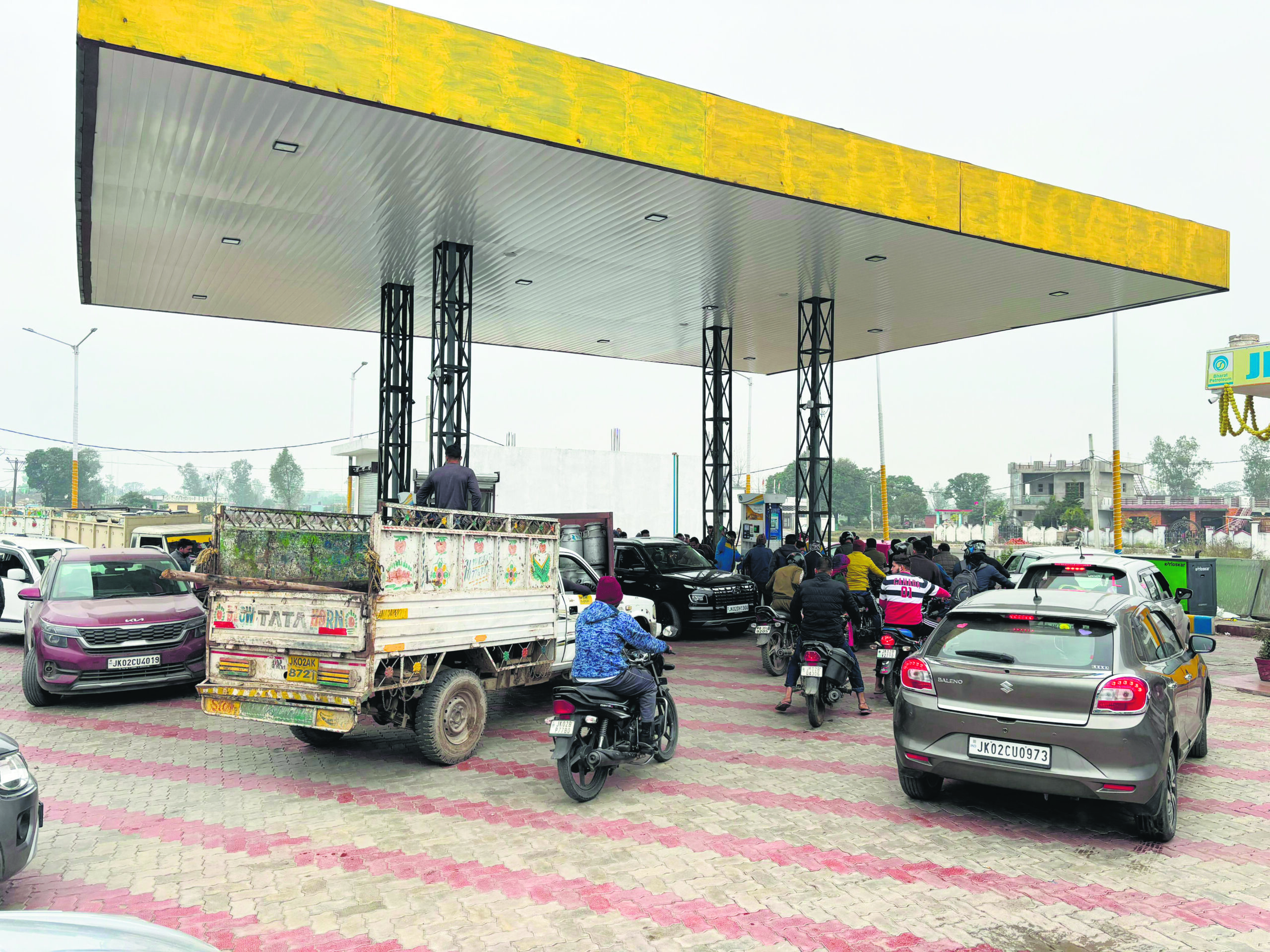 Fuel frenzy grips J&K as truckers’ strike sparks panic-buying at petrol pumps