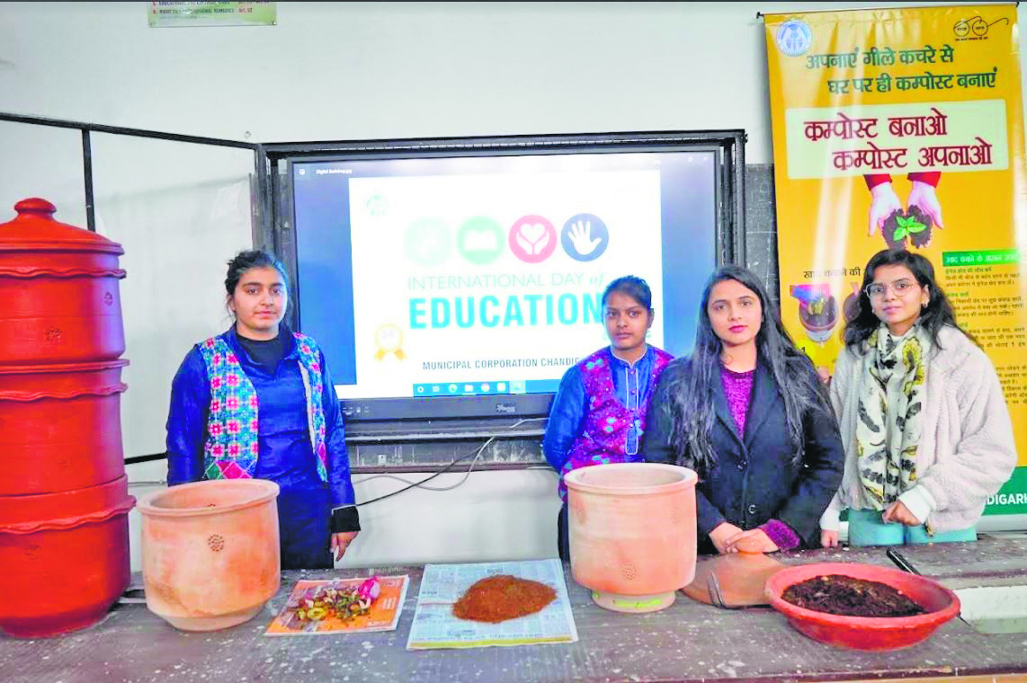 MCC and trained SHGs collaborate for school students’ composting training