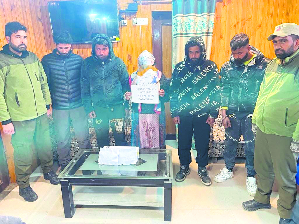 Police nabs 5, including a lady, in Baramulla drug bust