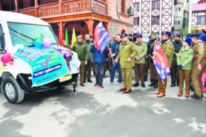 IGP Kashmir flags off first batch of students for Bharat Darshan tour