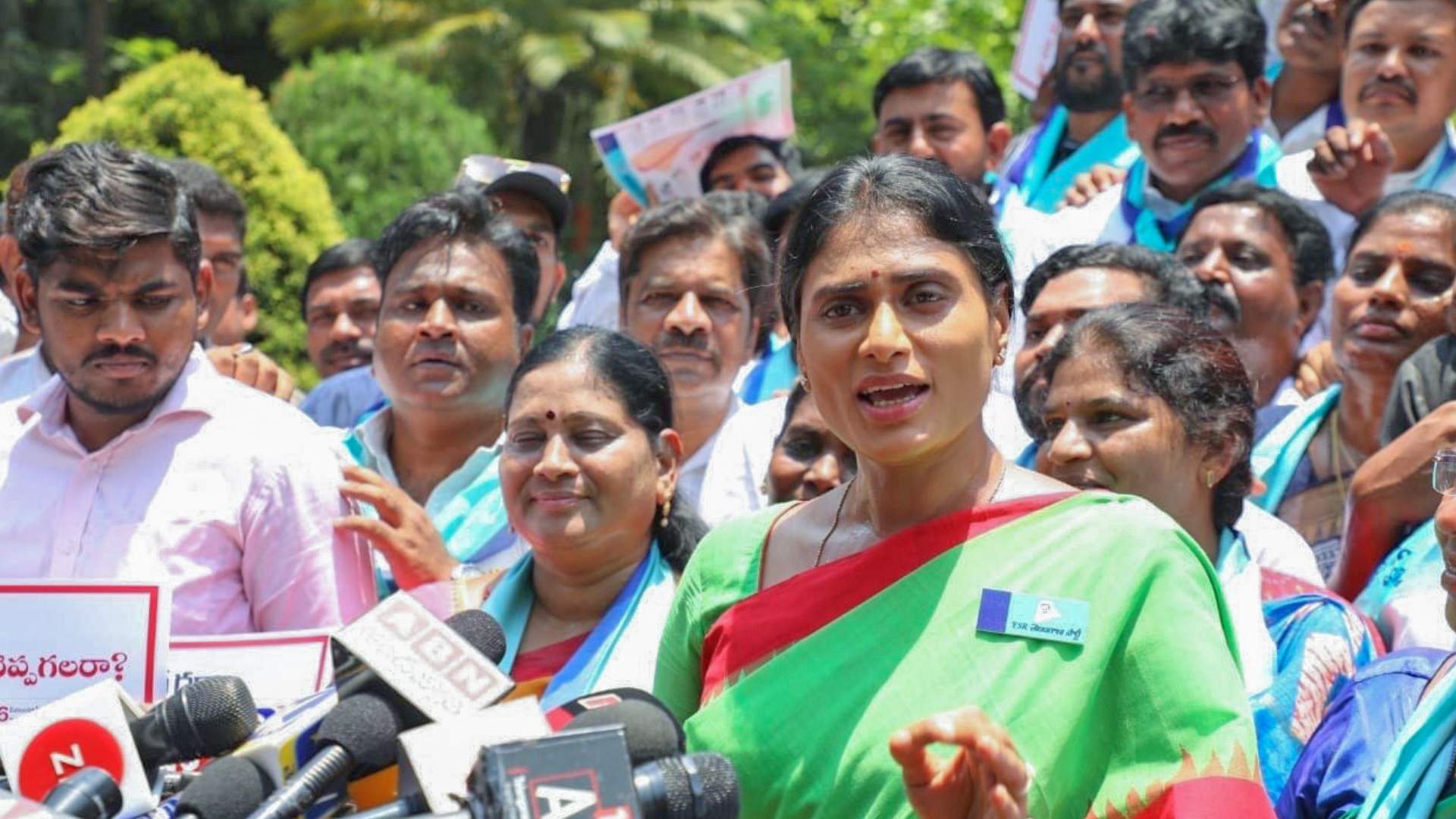 YS Sharmila, Jagan Mohan Reddy's sister, joins Congress on January 4