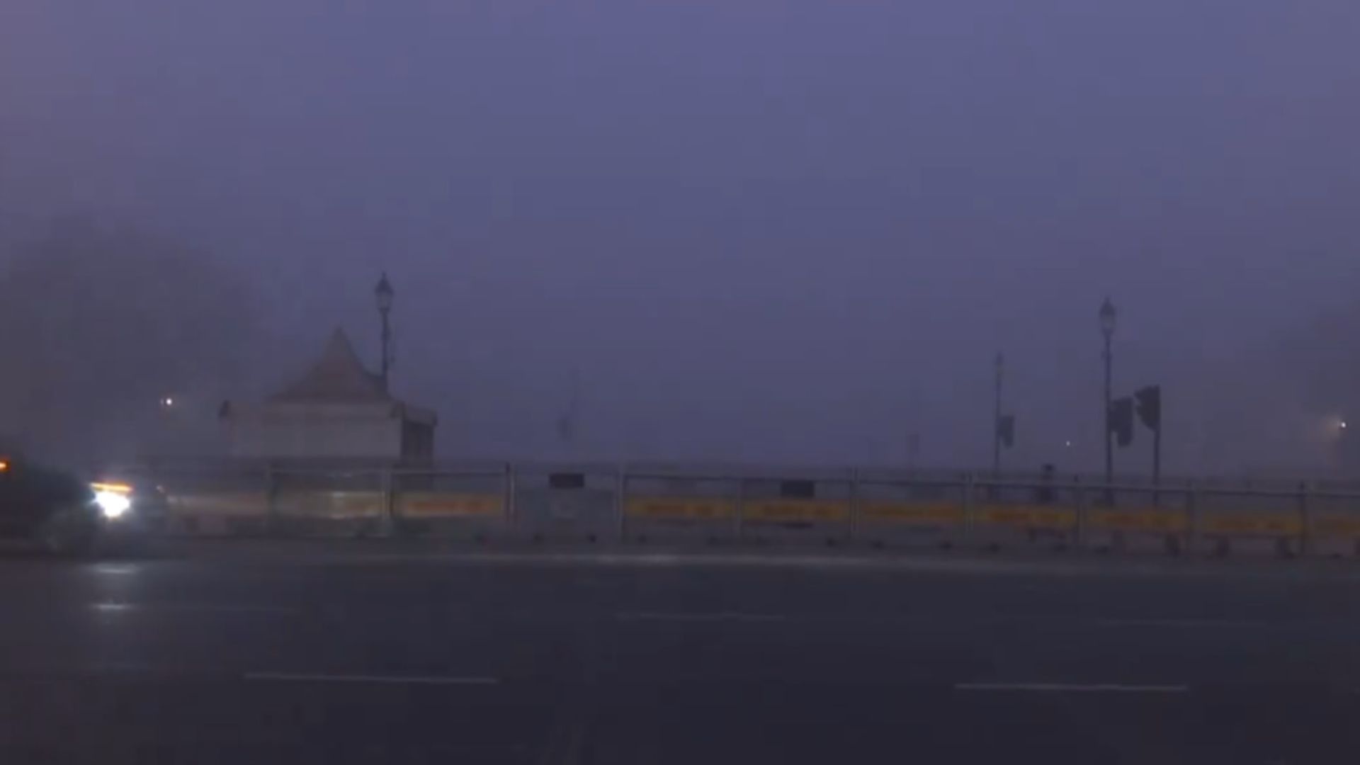 Delhi waking up to freezing temperatures, dense fog reduces visibility and causes flight delays Sunday morning
