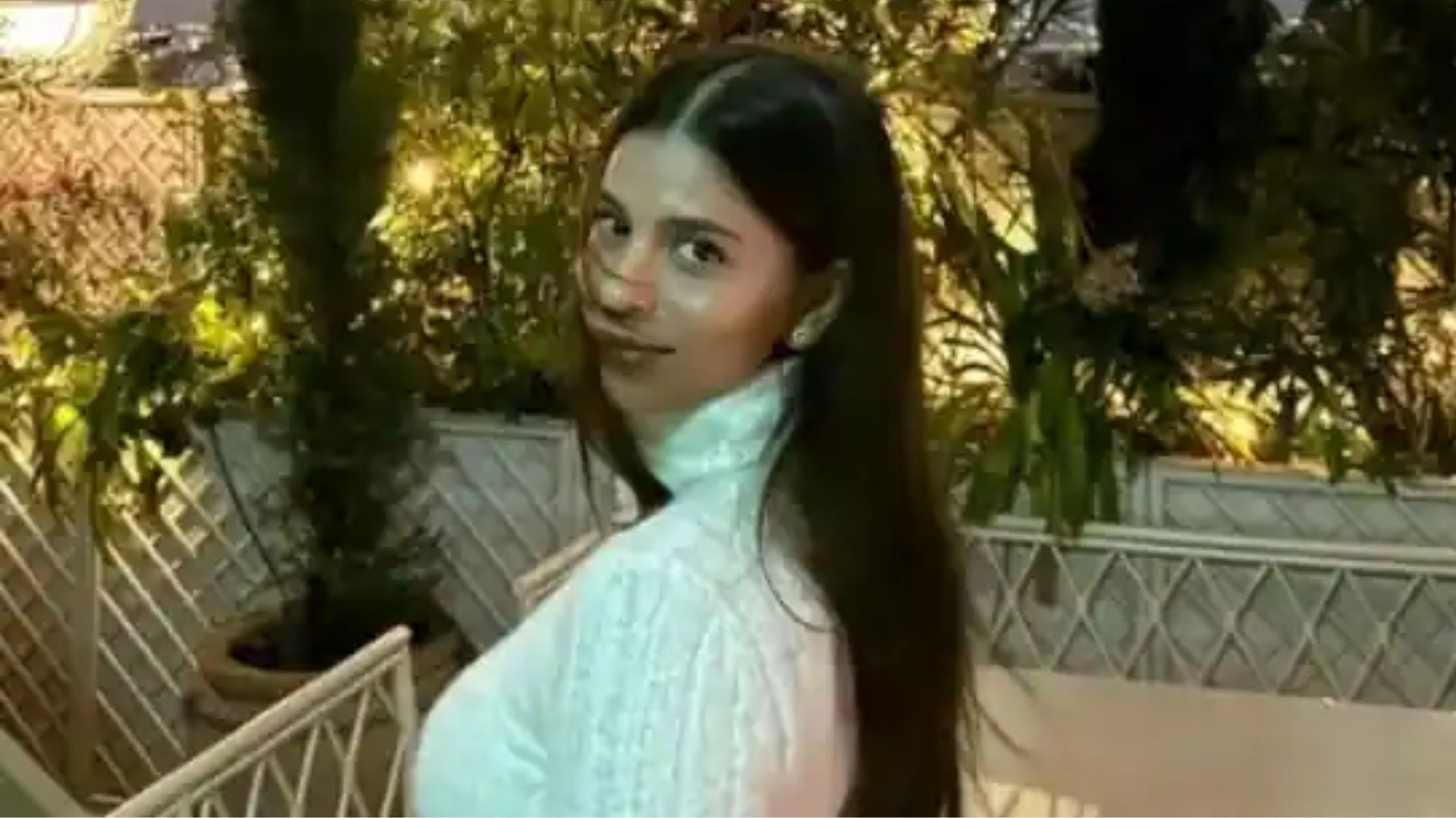 Suhana Khan shares pictures from her Paris trip, featuring Ananya Panday
