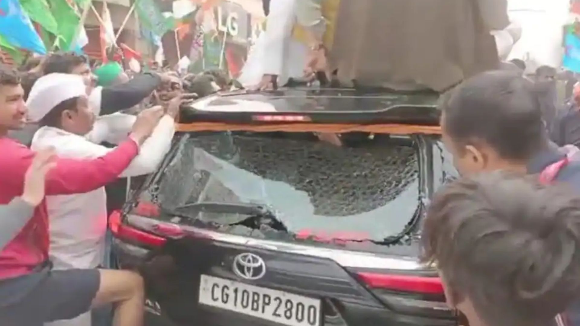 Rahul’s vehicle pelted with stones in Malda, alleges Congress leader Adhir