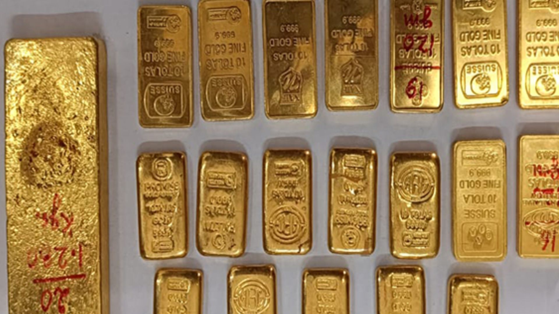 BSF troops seize 8.39 kg gold worth Rs 5.29 crore within two days