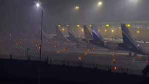 Delhi: Trains and flights delayed due to dense fog and cold weather