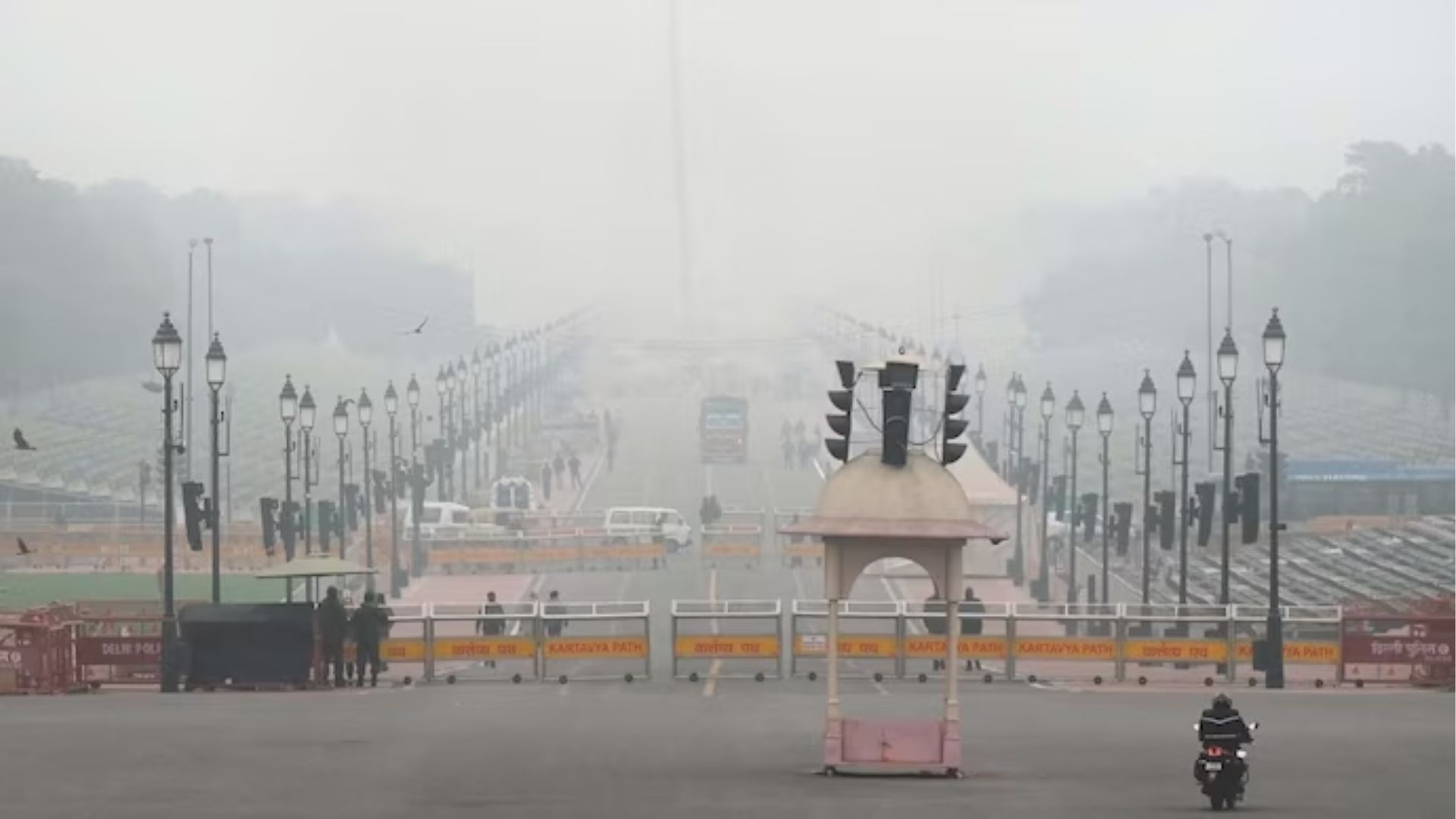 Delhi experiences another cold day with minimum 7.1 degree C temp