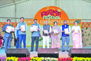 Grand Kick Off: Guv Banwarilal Purohit Opens Three-Day Rose Festival