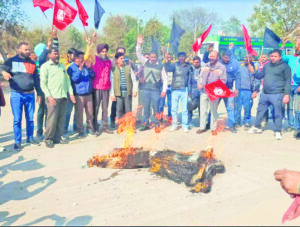 Govt, MC workers in Chandigarh rally for Bharat Bandh and farmers’ cause