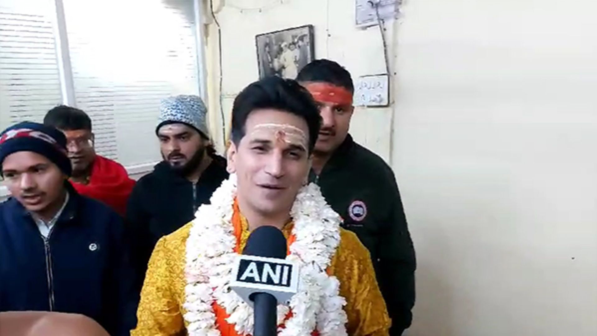 Actor Prince Narula offers prayers at Mahakaleshwar temple