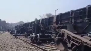 Ten wagons of goods train derail in Delhi