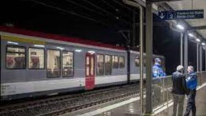 Crisis involving hostages occurred on Swiss train, with suspect armed with an axe engaged in negotiations