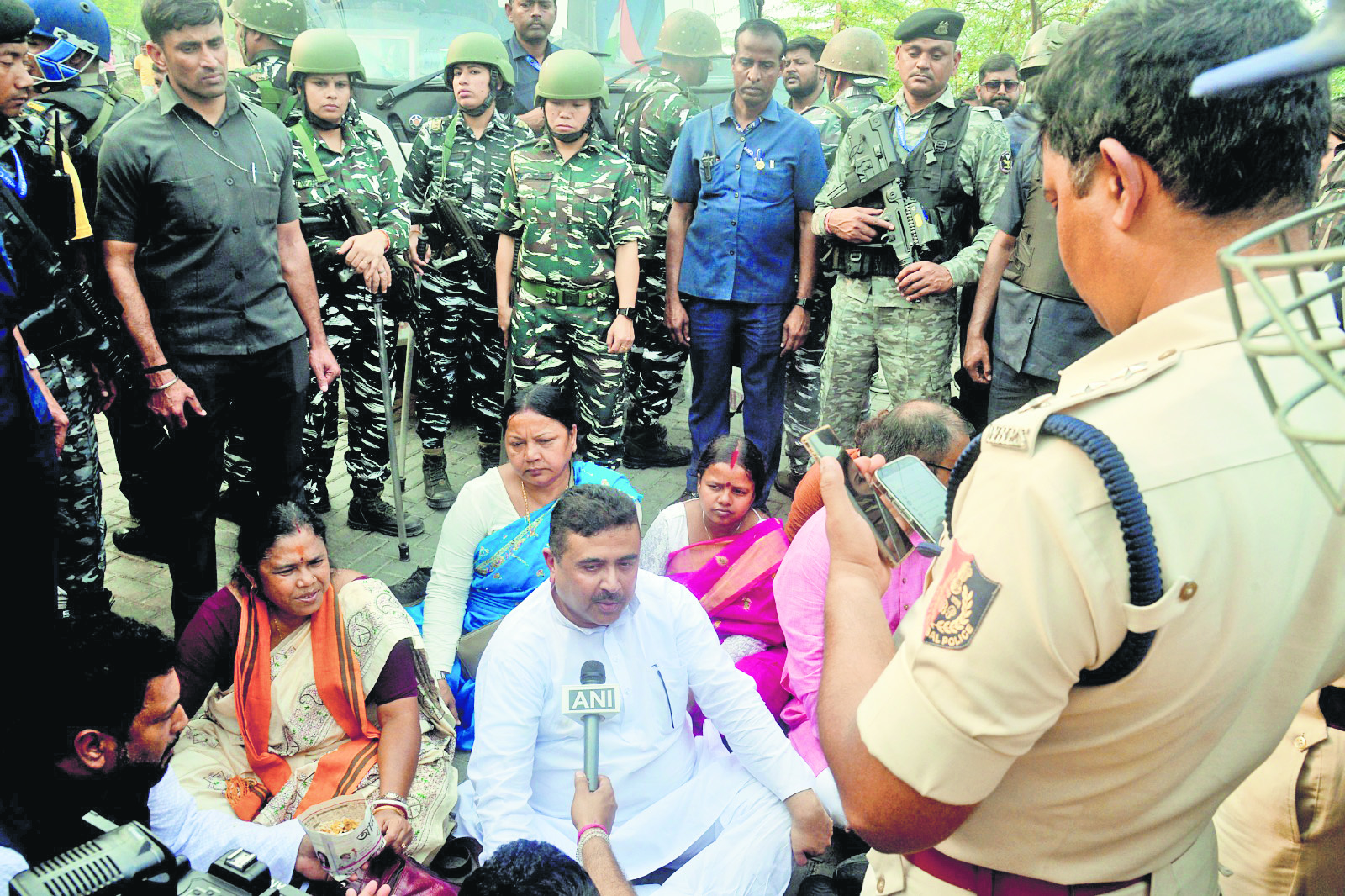 BJP, Congress fume as Mamata’s police  keeps them away from Sandeshkhali