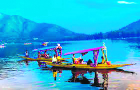 Shikara ride travel guide: Exploring India’s serene waterways