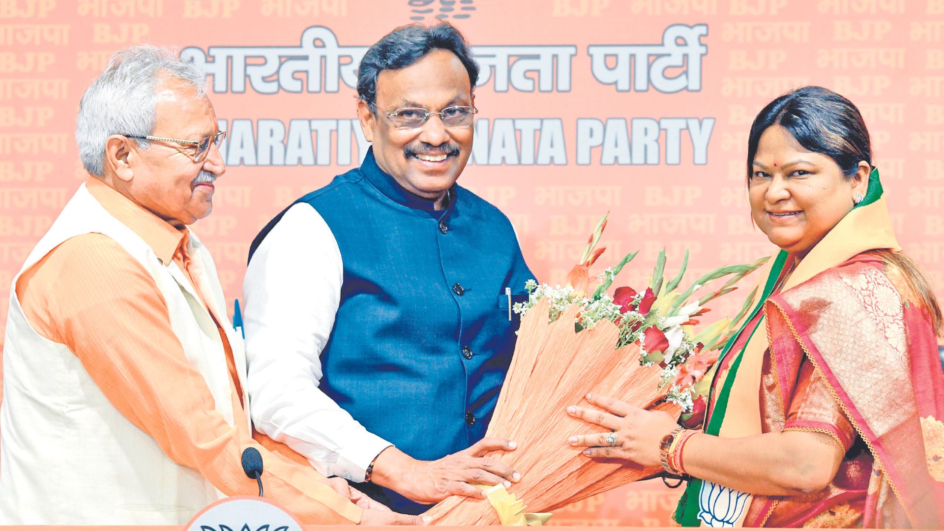 Hemant Soren’s sister-in-law Sita Soren joins BJP