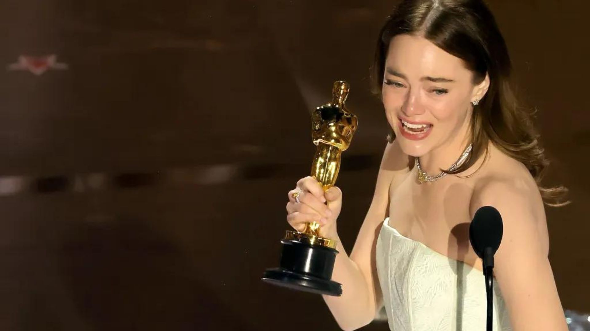 Emma Stone Bags the Best Actress award at the Oscars 2024