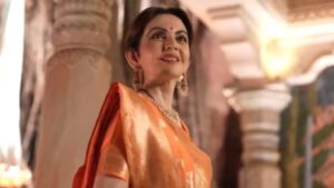 Watch Viral Video: Nita Ambani Relishing Chaat In The Streets Of Varanasi