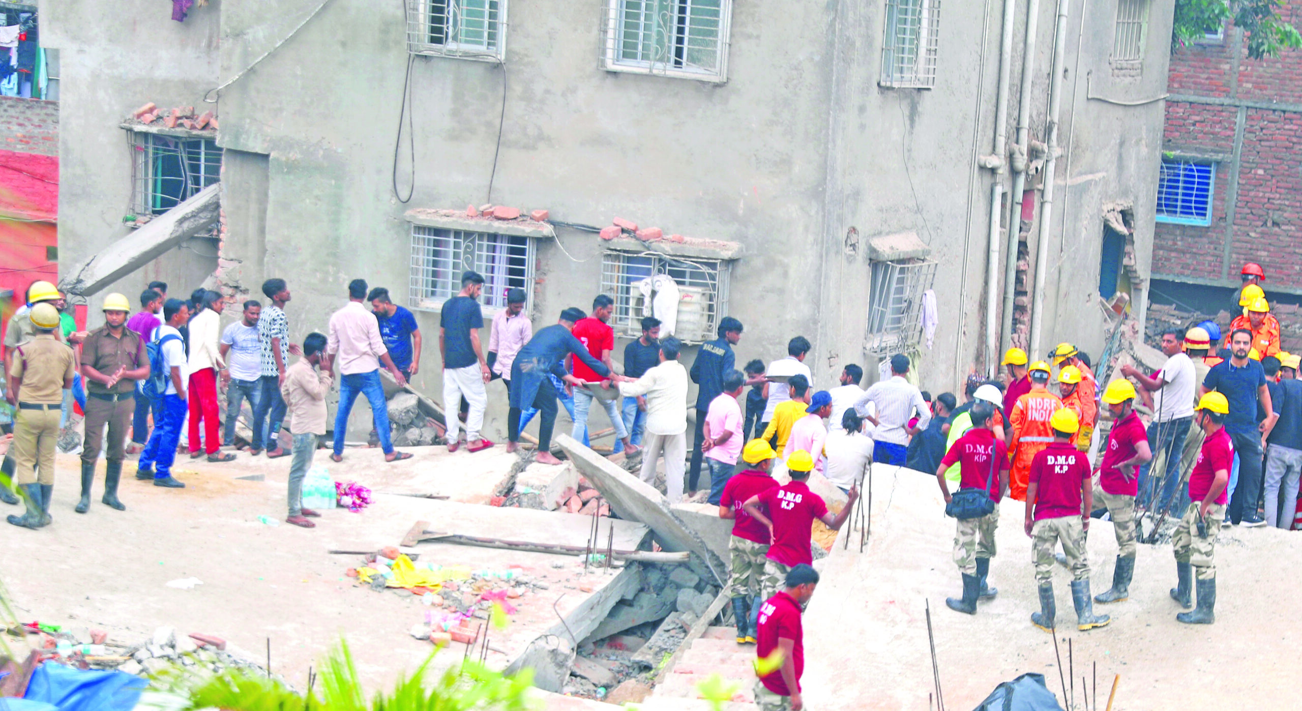 Parties bicker as 8 people die in Kolkata house collapse