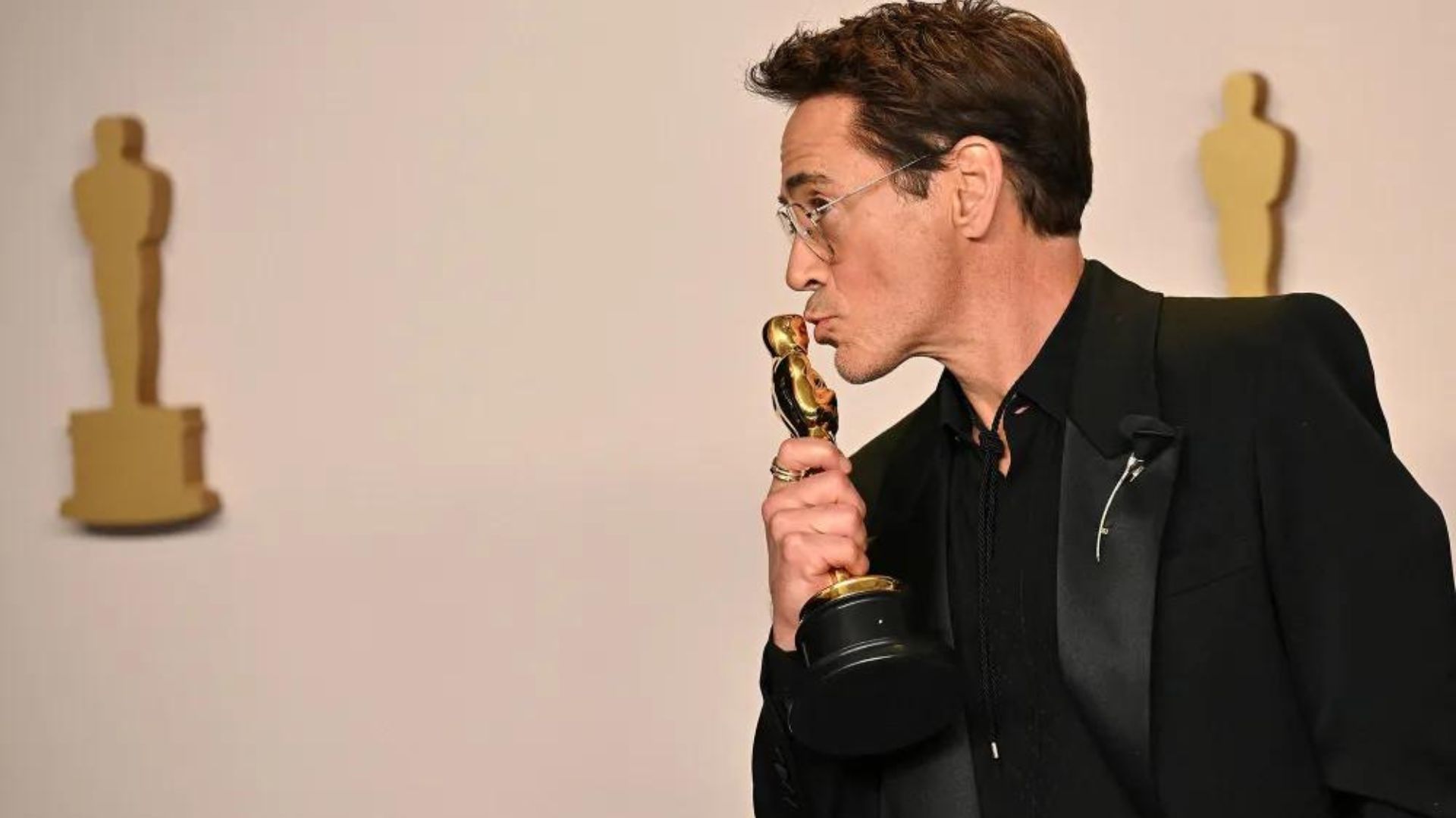 Robert Downey Jr. Wins Best Supporting Actor
