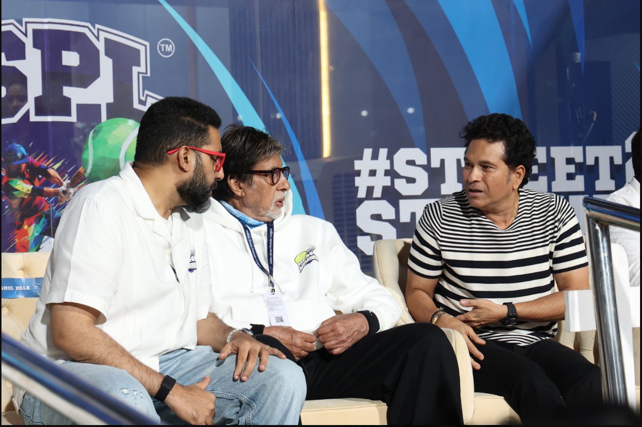 Big B and Sachin Tendulkar seen at ISPL finale | Pic: Twitter