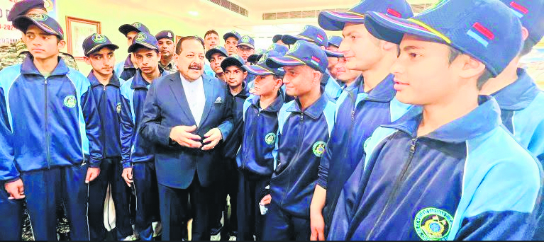 Union Minister Dr. Jitendra Singh hosts luncheon interaction for schoolchildren of J&K