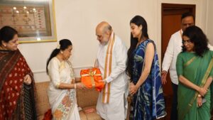 Amit Shah meets veteran singer Asha Bhosle, unveils her photobiography ‘Best of Asha’