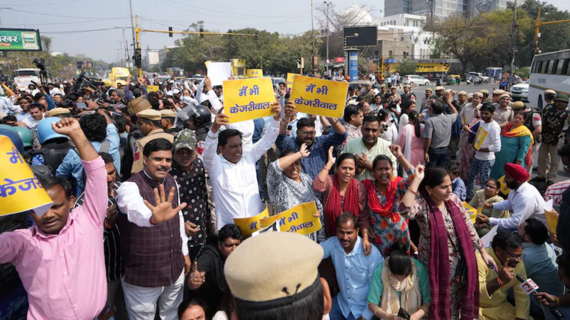 AAP workers protests against the arrest of Delhi CM Kejriwal