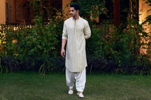 Ethnic Wear Outfits for Men, Women & Kids: Tips to Find Your Favorite