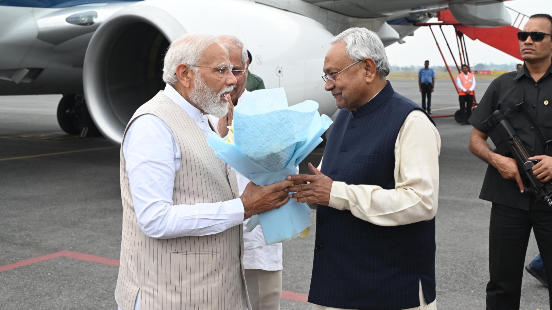 PM Modi, Nitish Kumar share stage; Bihar CM promises to never quit NDA