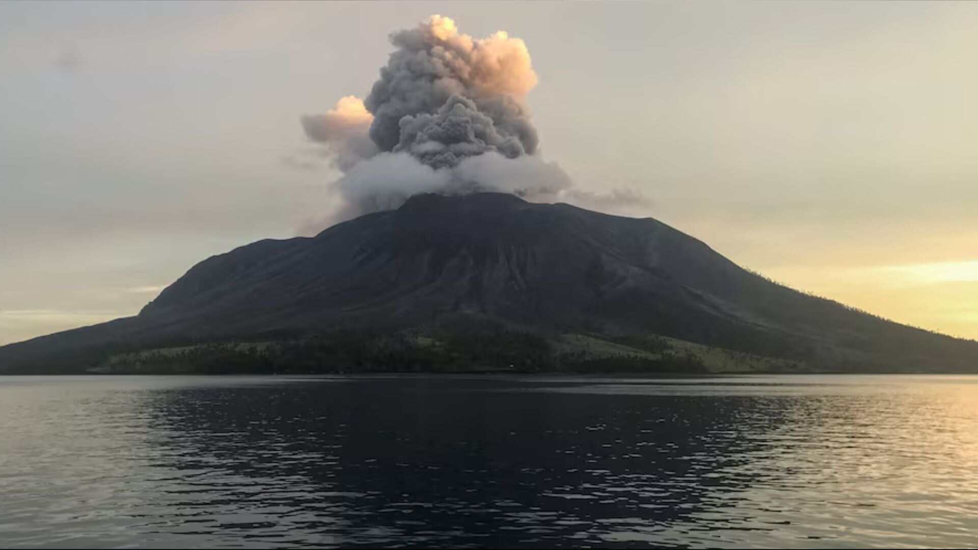 Indonesia Mount Ruang Erupts again, Forces Evacuation