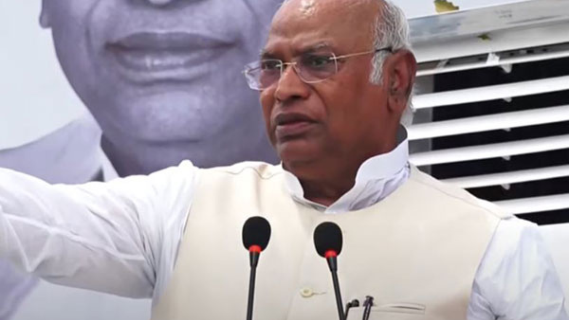Congress Members Leaving “out of fear due to their wrongdoings” , Says Mallikarjun Kharge
