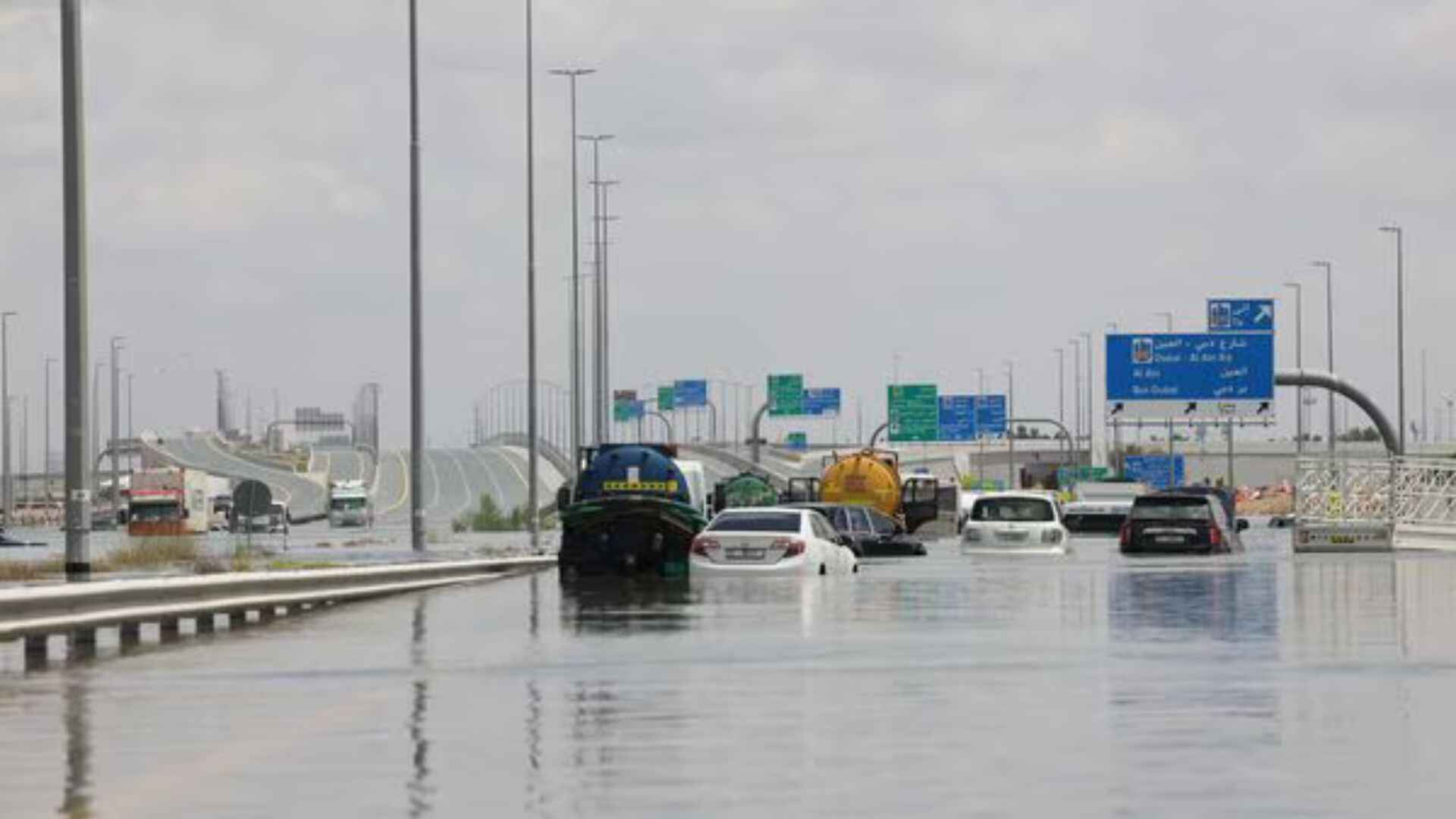 Dubai road submerged in heavy rainfall