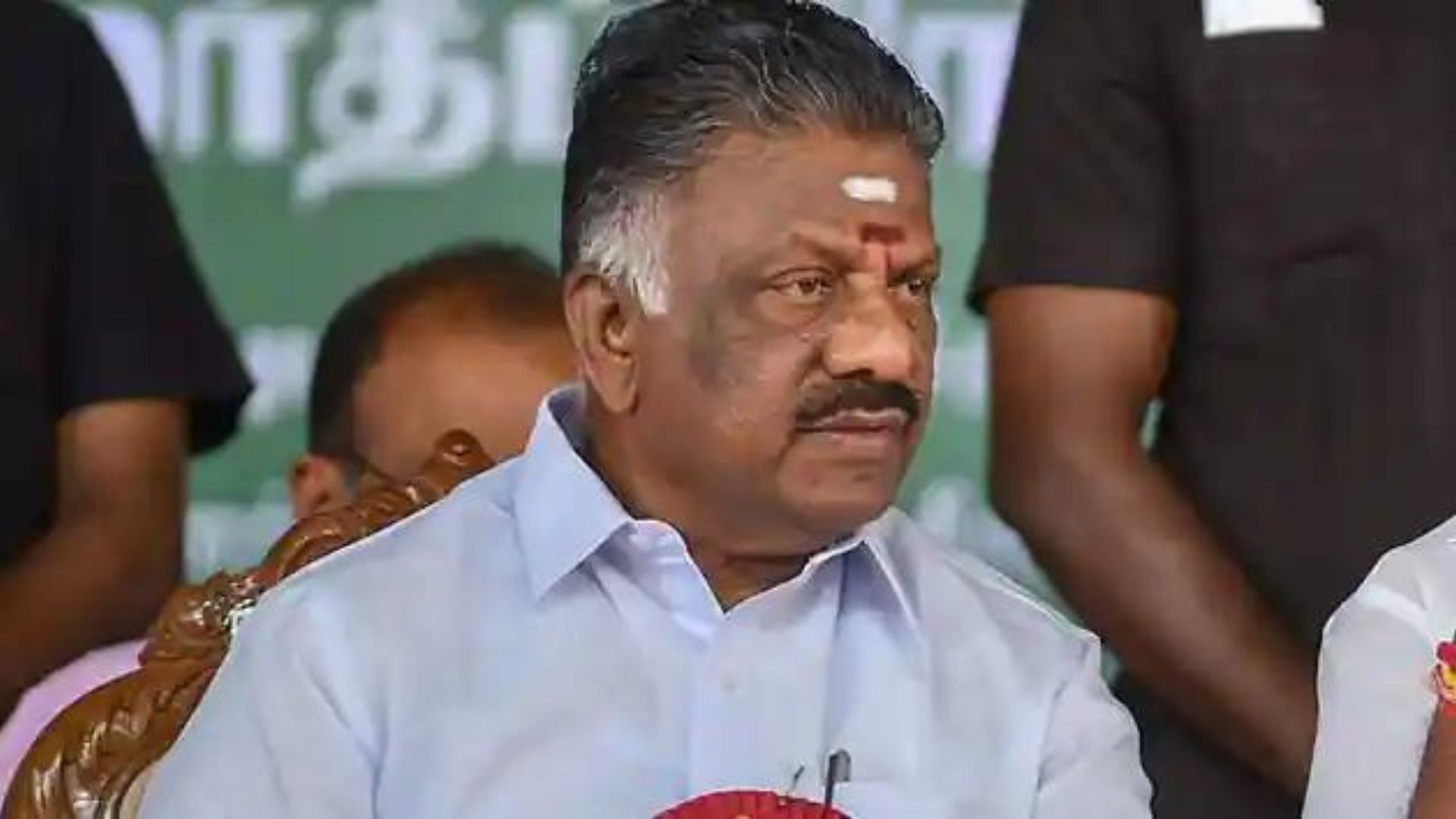 Former Tamil Nadu CM OPS Visits Arulmigu Ramanathaswamy Temple ahead of Lok Sabha Polls