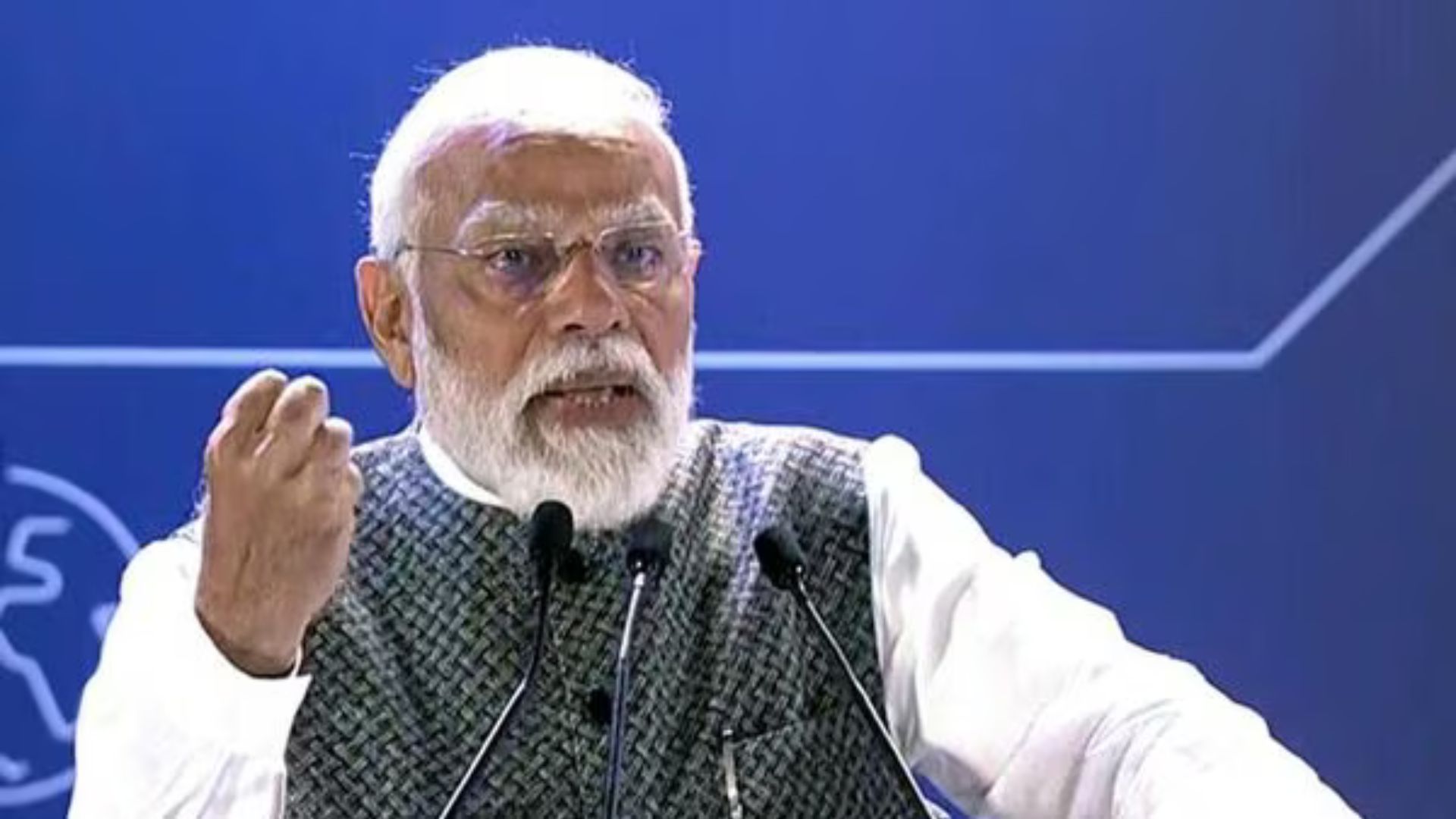 PM Modi interacts with top Indian gamers to develop ‘Swachh Bharat’ game