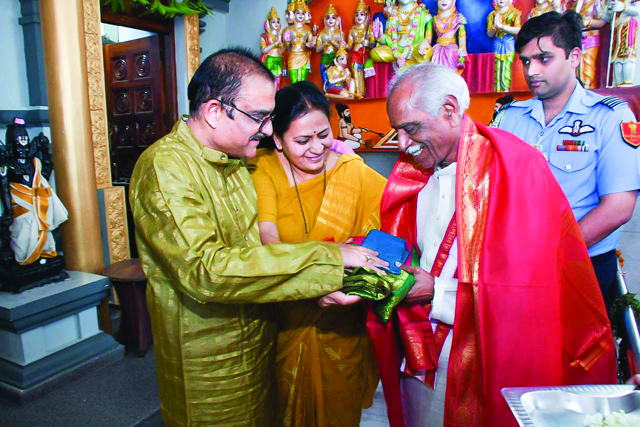 Haryana Governor seeks blessings at Shri Venkateswara Swamy temple on Ram Navami