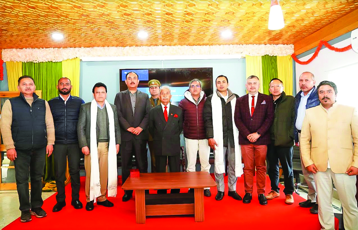 LG of Ladakh hosts farewell party for outgoing administrative secretaries