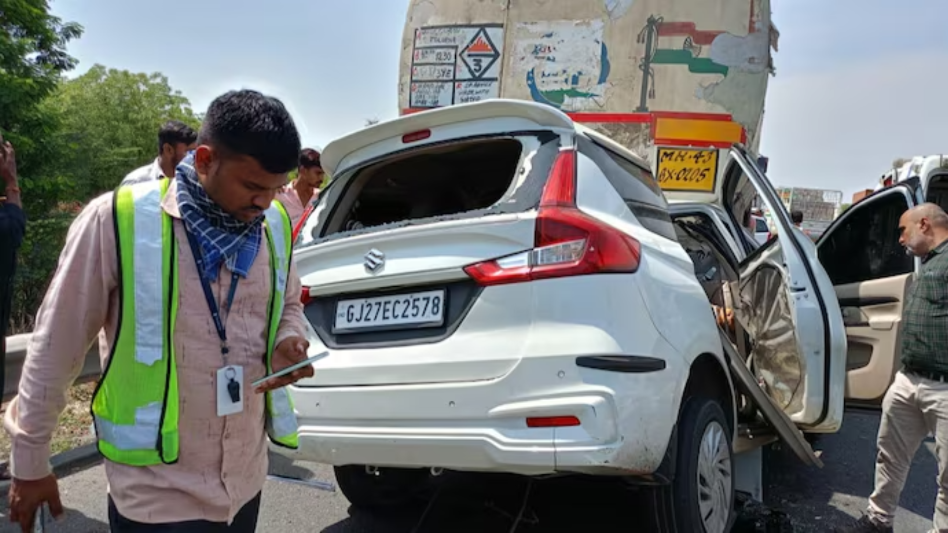 Tragic Ahmedabad-Vadodara Expressway collision claims 10 lives