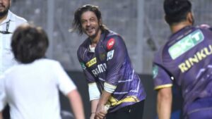 Shah Rukh Khan, AbRam Joins KKR’s Training Session Ahead of IPL Match