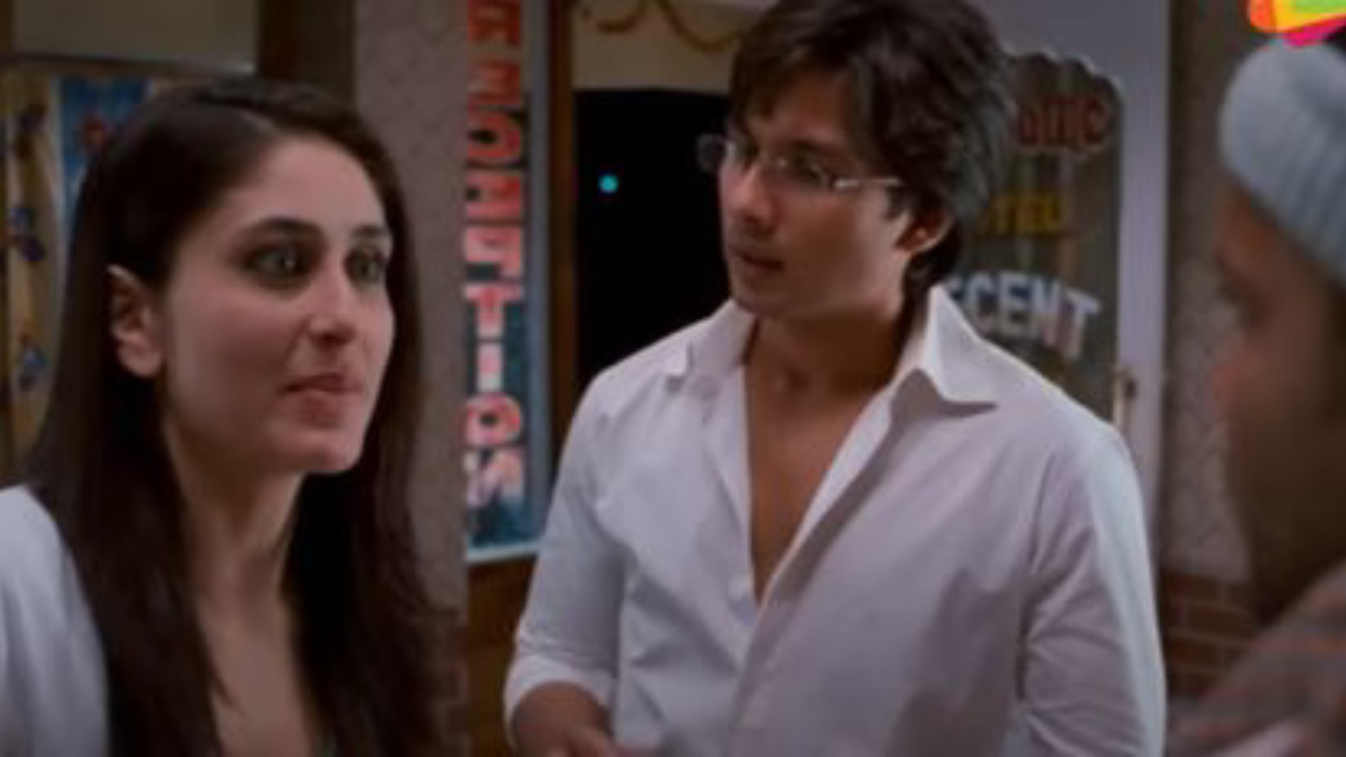 Kareena Kapoor harnesses her inner Geet, recreates the famous ‘Jab We Met’ hotel scene