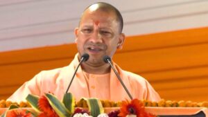 UP CM Yogi extends greetings on Baisakhi; pays obeisance at Gurudwara in Lucknow