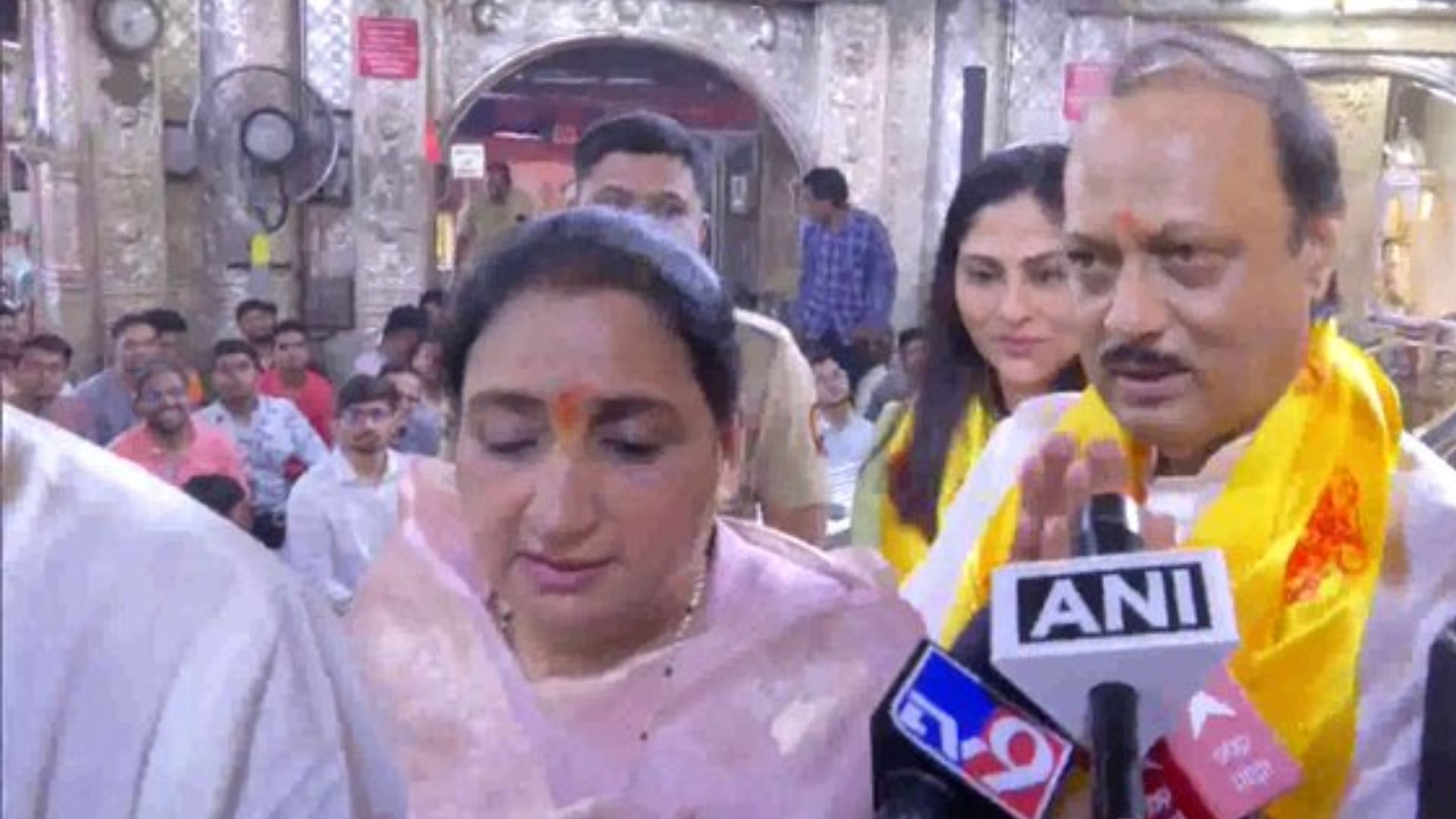 Lok Sabha Election: Sunetra w/o Ajit Pawar offers prayer before filing nomination against Supriya Sule
