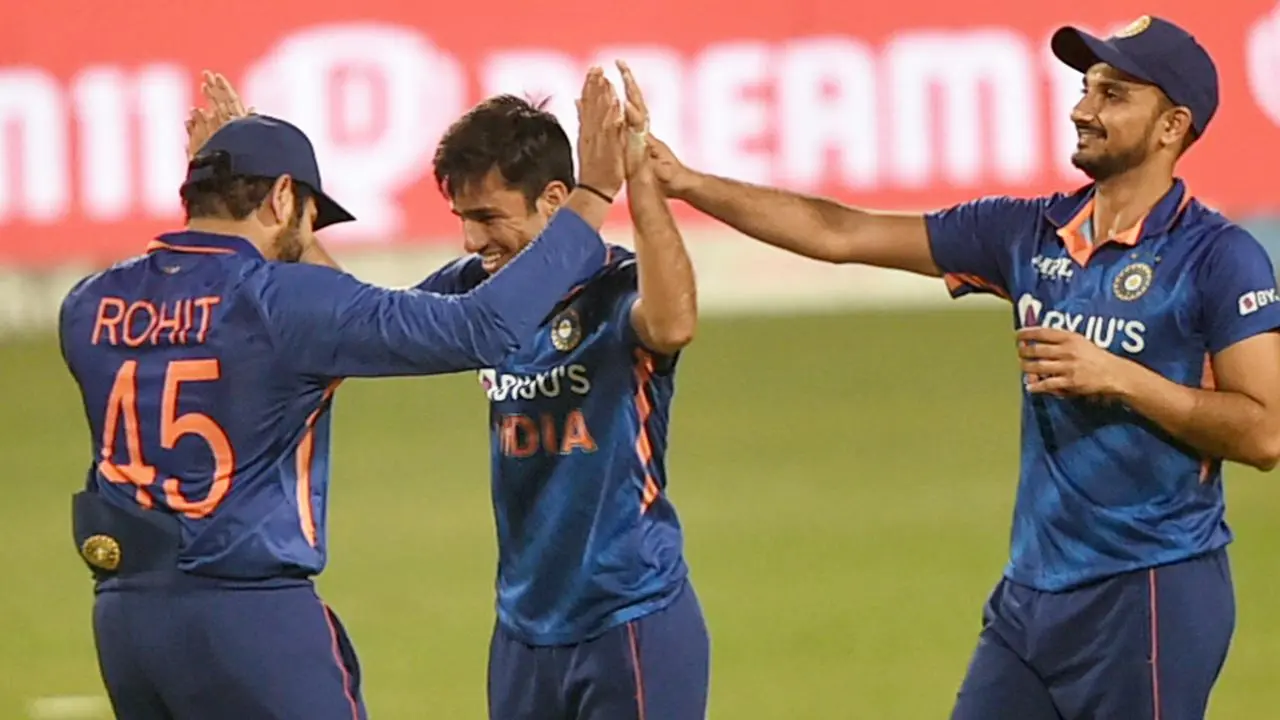 IPL 2024: Rohit Sharma Playfully Teases LSG Spinner “Baal Kab Katwa Raha Hai?”