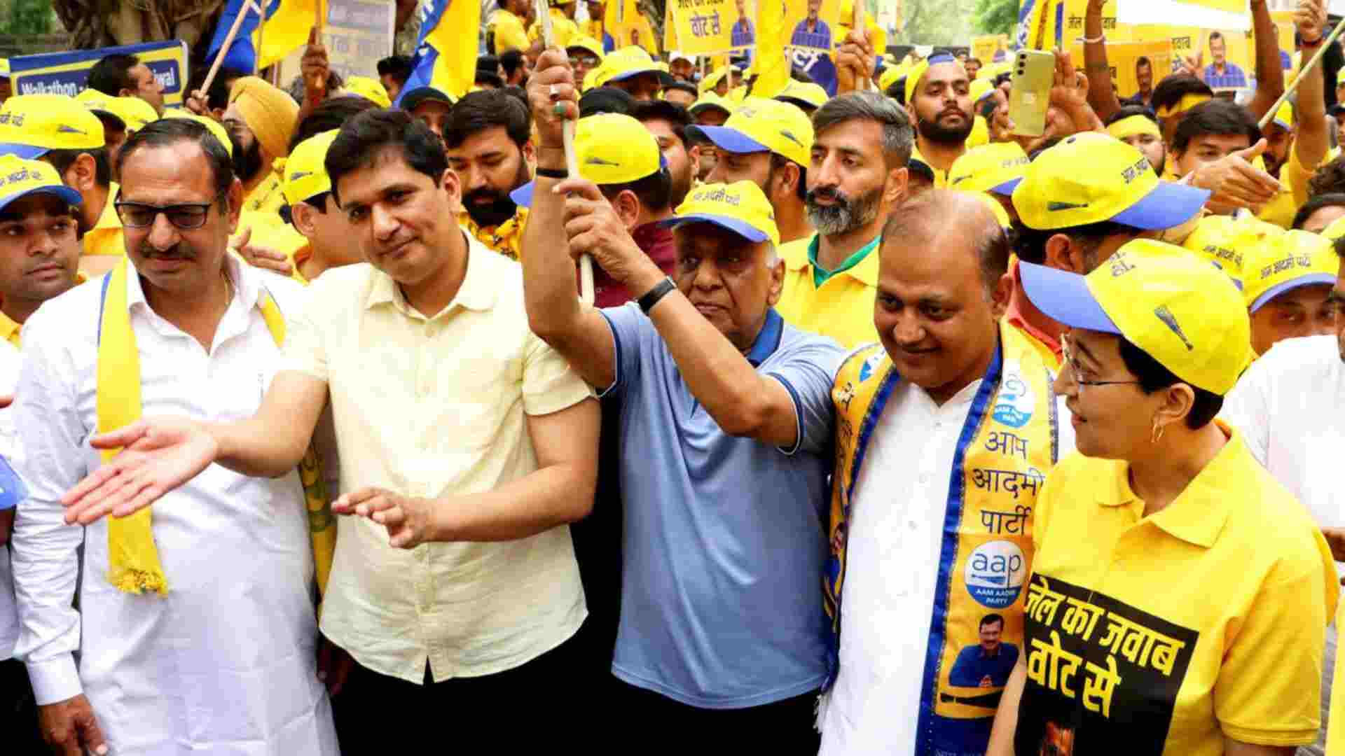 AAP holds walkathon in support of Delhi CM Kejriwal
