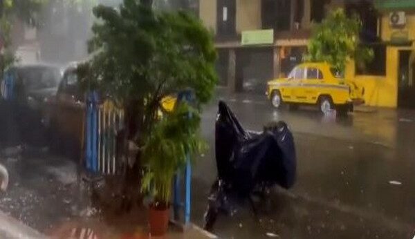 Heavy Rains, Gusty Winds Lash Kolkata as Cyclone 'Remal' Landfall Begins in Bengal
