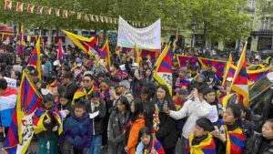 Tibet, Xinjiang supporters protest, As Xi Jinping Arrives In France