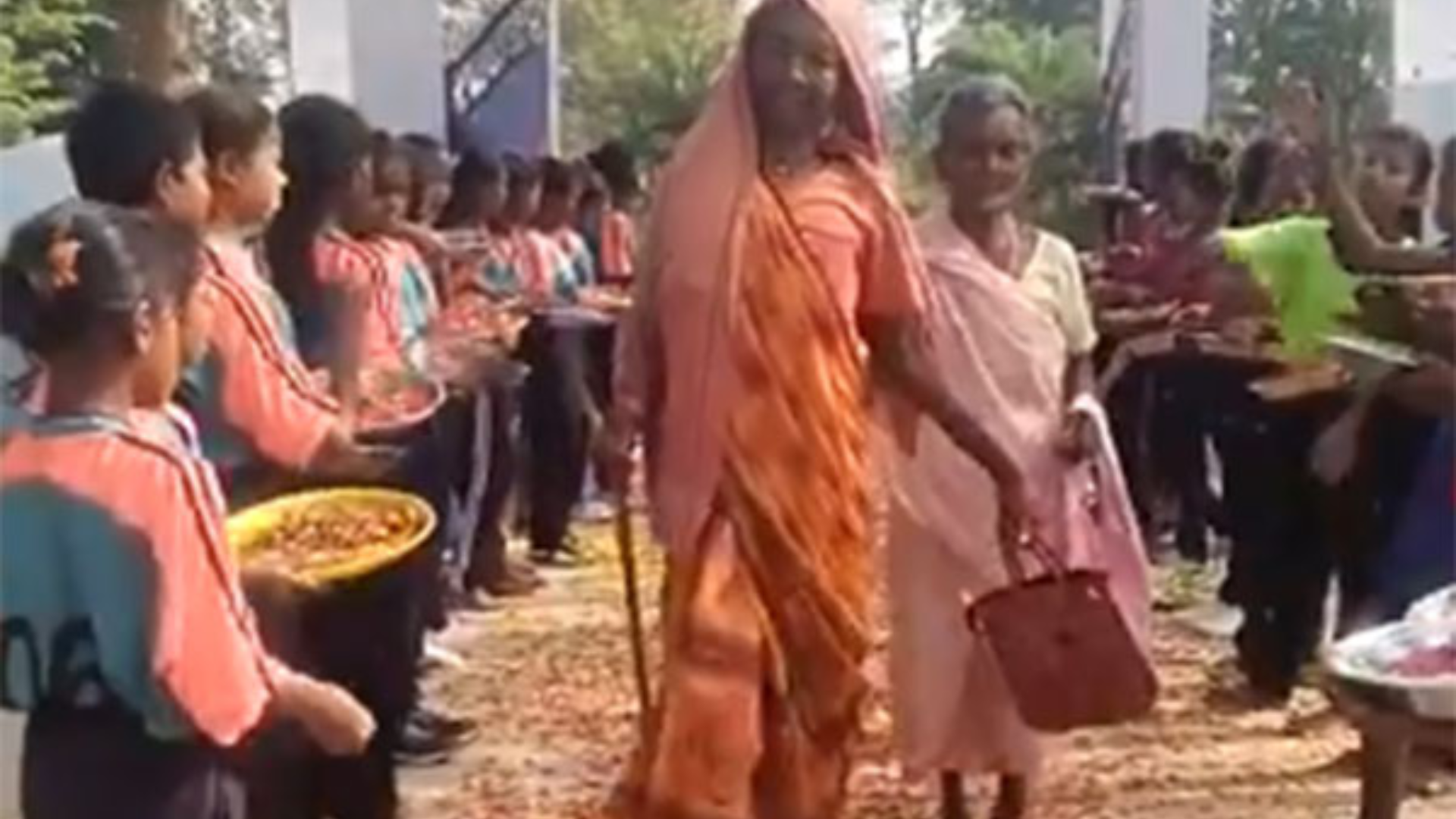 Lok Sabha Elections 2024: Elderly Voters in Simdega, Jharkhand Polls Greeted With Flower Shower